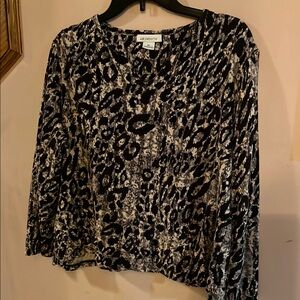 Liz Claiborne Black and Cream animal print long sleeve top with small v neck.
